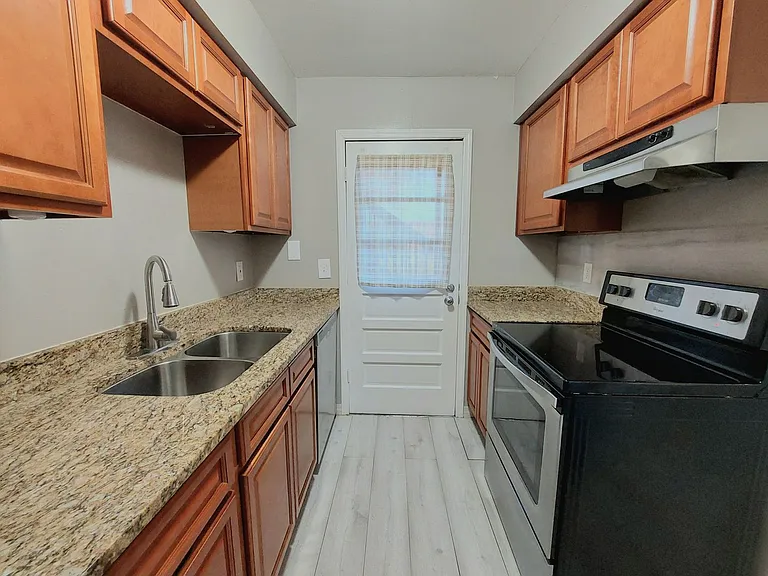 1920 E Edgewood Dr E #N7 — Photo 11