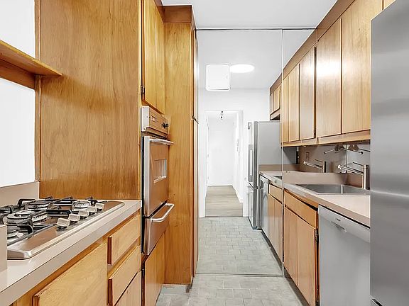 3rd image of 201 E 28th St APT 14S