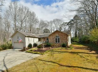 2515 Deercreek Dr, Winston Salem, NC 27106