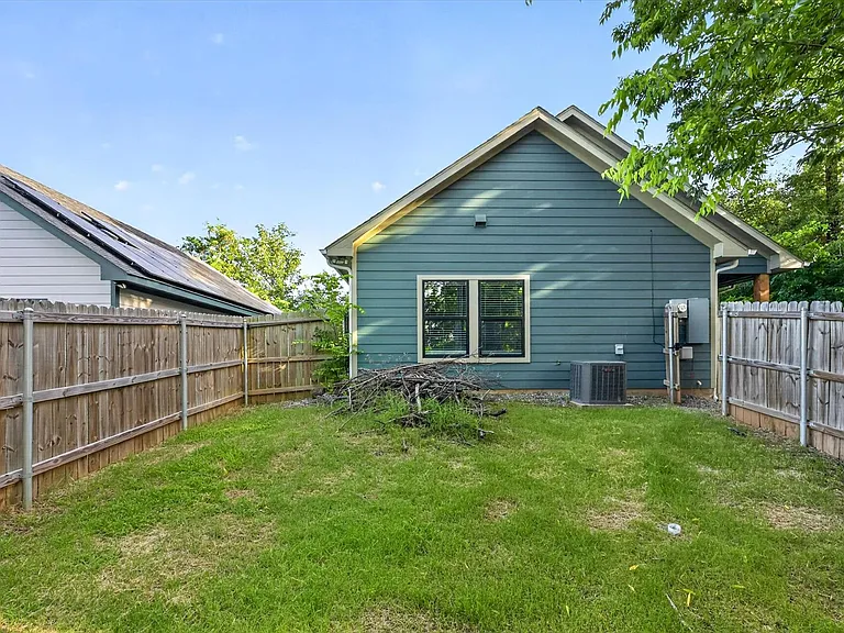 707 E Woodard St — Photo 25