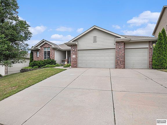 3rd image of 19818 Douglas Cir