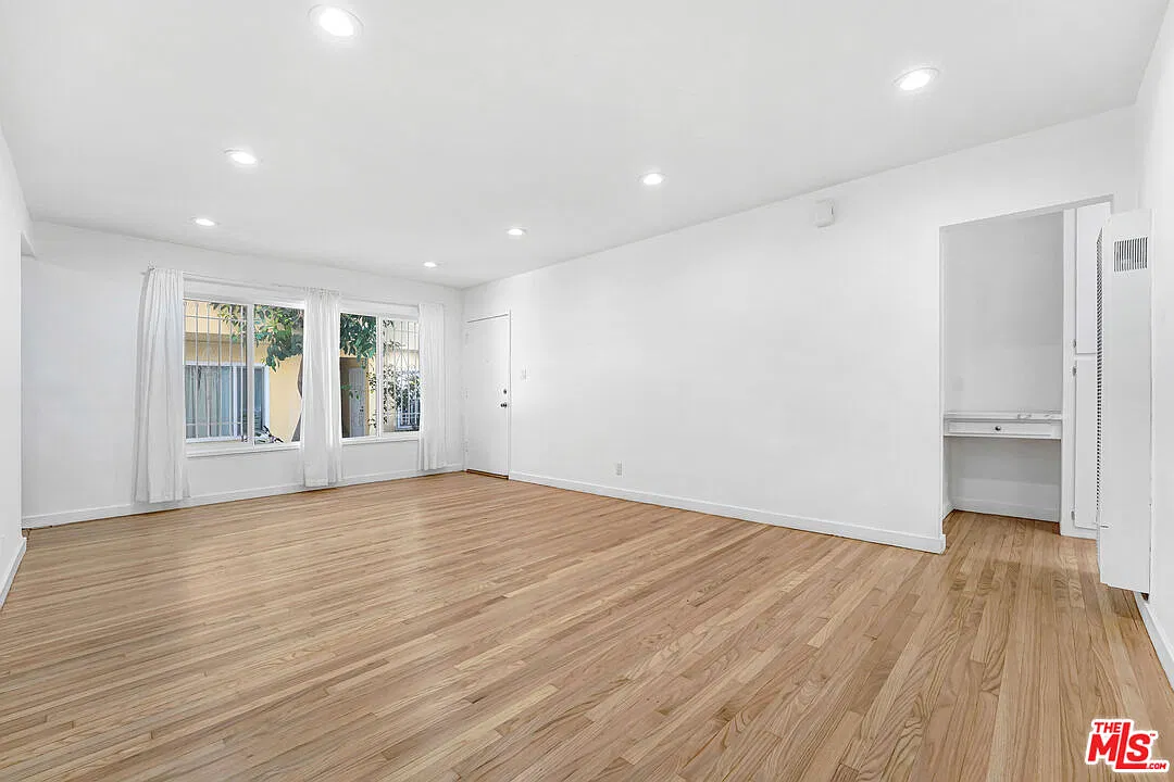 3 bed, 2.0 bath, 1100 sqft, $3,600 — Photo 3