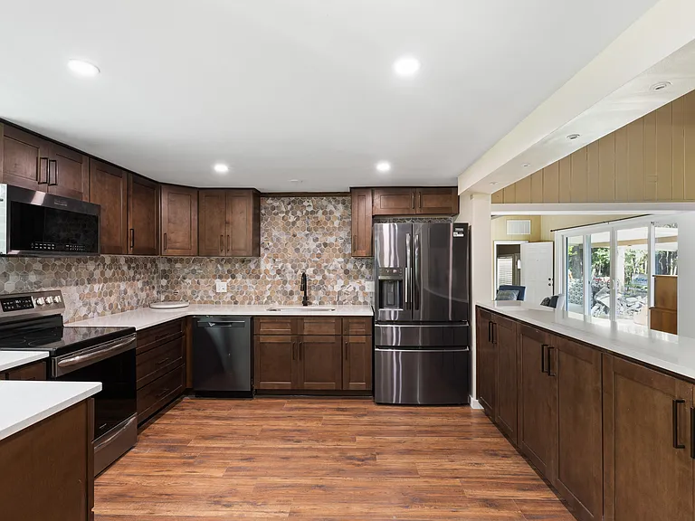 1524 SW 37th Ave — Photo 32