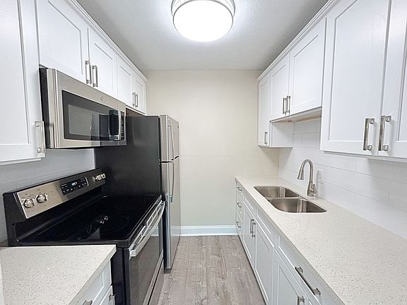 2nd image of 314 West Dr APT 205