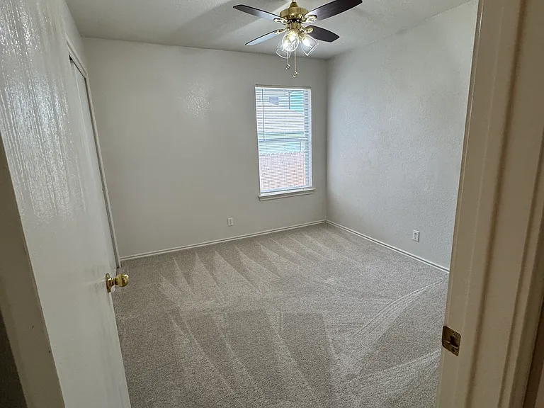 1404 Carriage Hills Trl — Photo 13