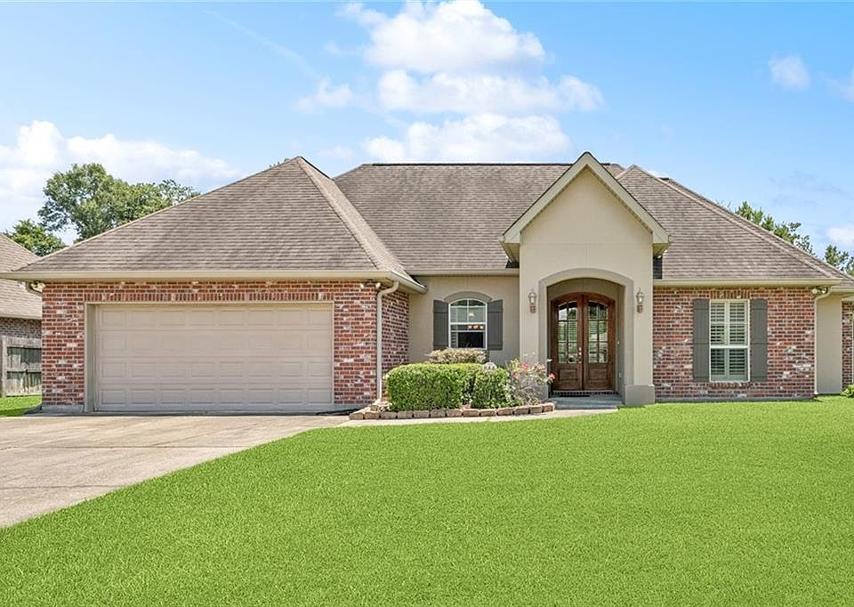 1st image of 324 Nelson Landing Dr