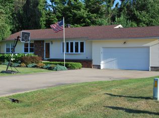 3270 S Forest Dr, North Kingsville, OH 44030