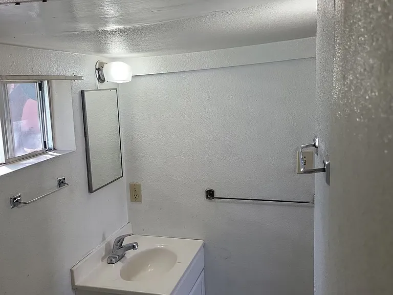 712 Austin St #2 — Photo 4