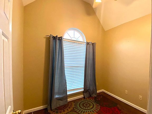 Office/gym/flex room 