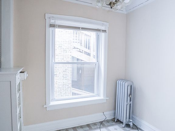 3rd image of 4035 W Melrose St APT 3N