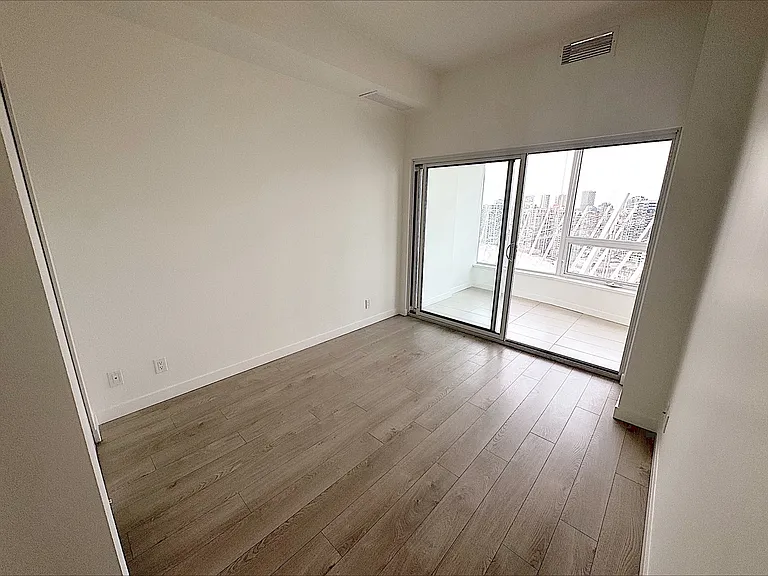 97 W Georgia St #2119 — Photo 8