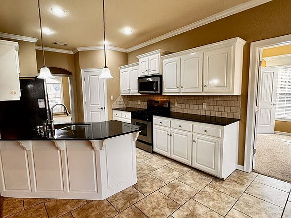 5th image of 2591 N Trafalger Dr