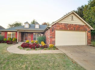 810 N Sycamore Pl, Jenks, OK 74037