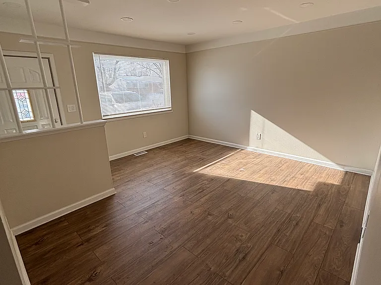 30772 Grandview Ave — Photo 5