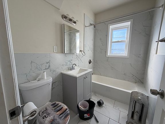 4th image of 446 Washington Ave #2