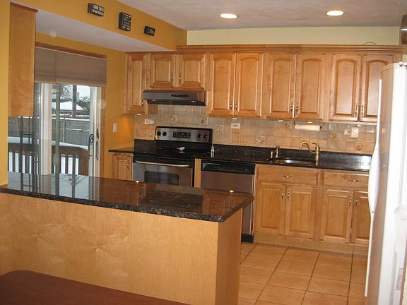 3rd image of 19 Redwood Dr