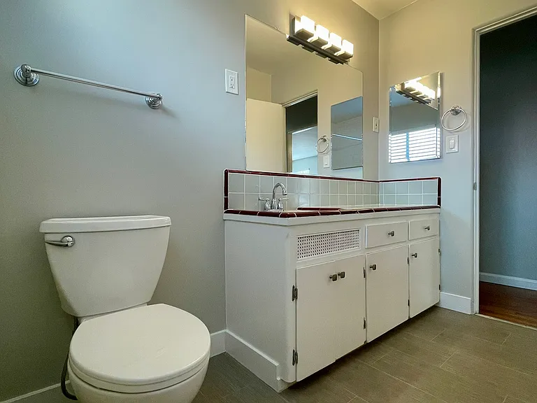 4518 Illinois St — Photo 8