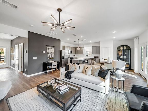 Experience the inviting warmth and conviviality of the gathering room in the Oriole at Grand Arbor.