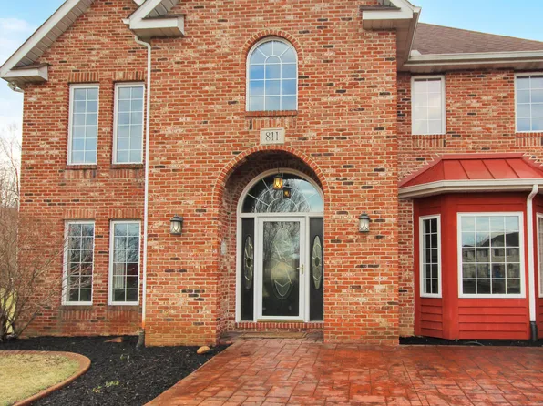 811 Elk Ln, Westville, IN 46391