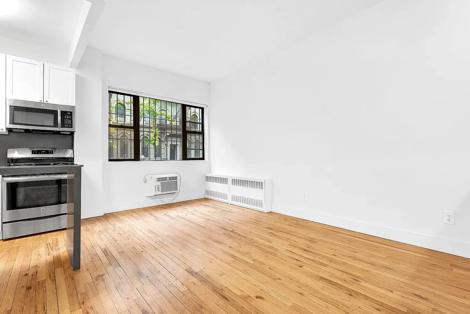 226 East 25th Street — Photo 2
