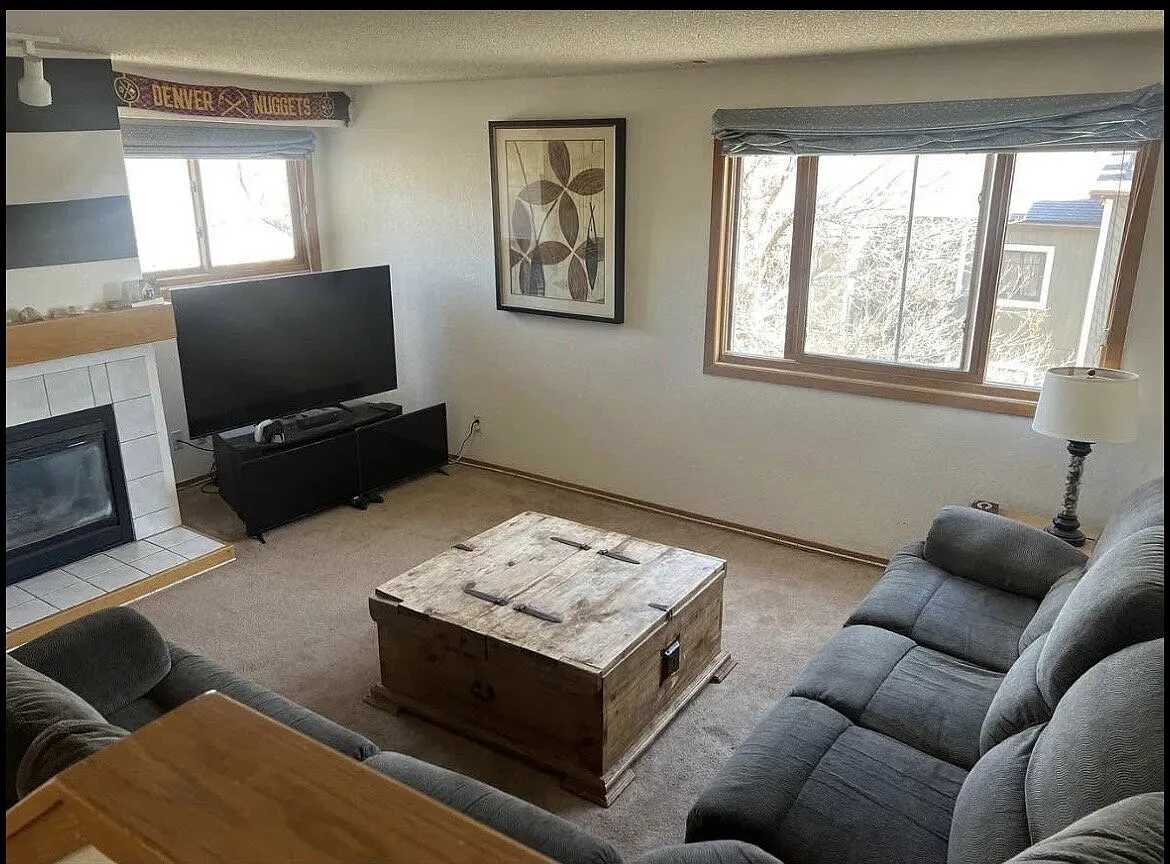 3 bed, 2.5 bath, 2300 sqft, $3,900 — Photo 4