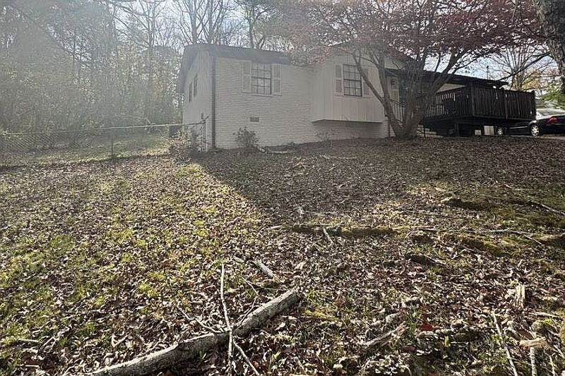 2nd image of 2401 Debbie Dr