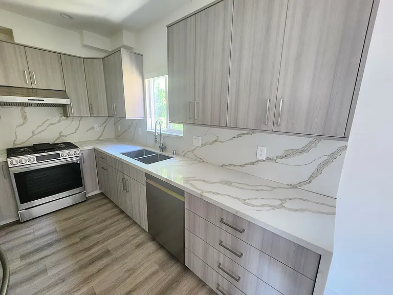 10146 Fernglen Ave #B — Photo 23