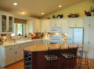 27680 Ridge Point Dr, Chisago City, MN 55013