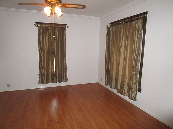 Fireplace/Living Room2