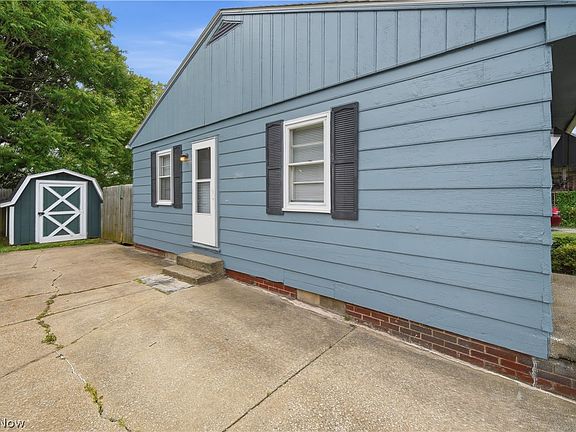 4th image of 2806 Harmont Ave NE