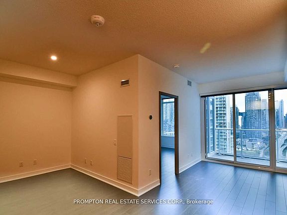 4th image of 19 Bathurst St #3807
