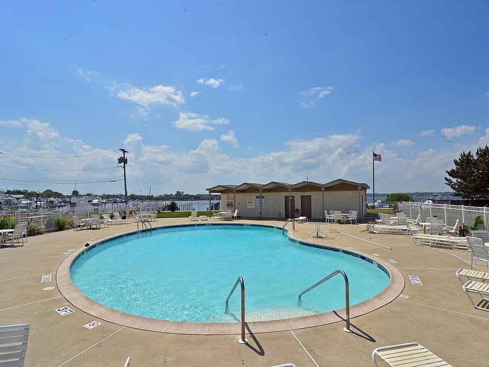 2nd image of 70 Wharfside Dr