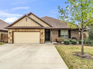 3004 Papa Bear Dr, College Station, TX 77845