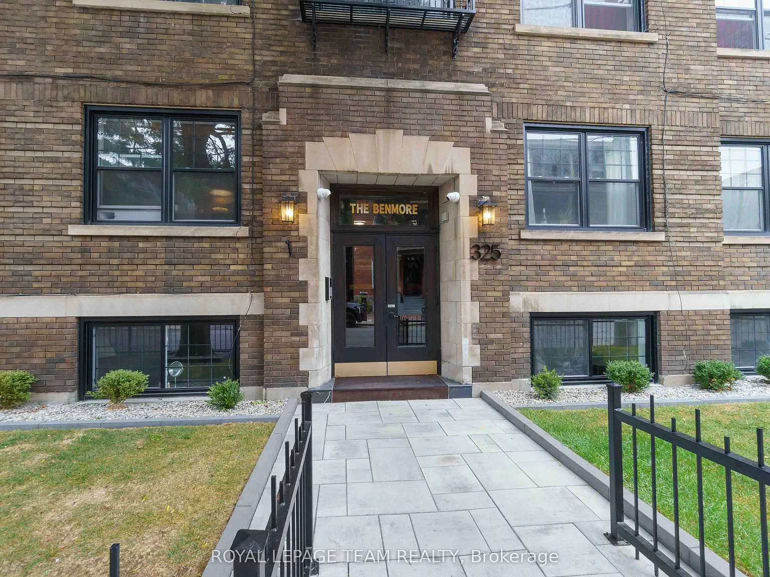 3 bed, $2,695 — Photo 2