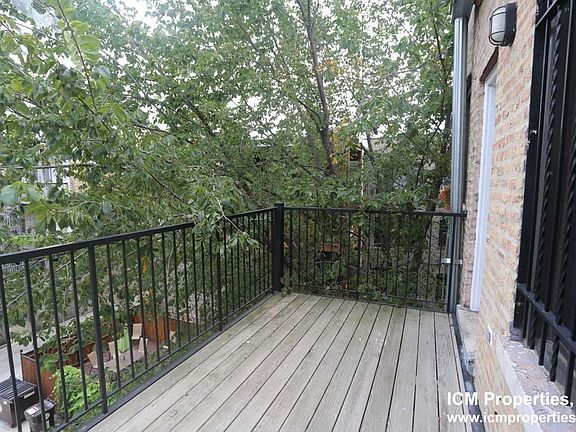 3rd image of 3711 N Wilton Ave #L3