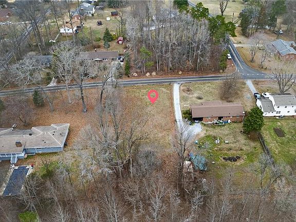 3rd image of 2204 Carlford Rd