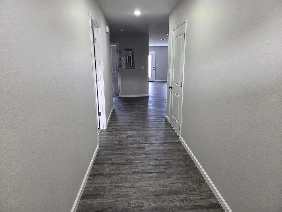Building Photo - 100 Whispering Meadows Dr