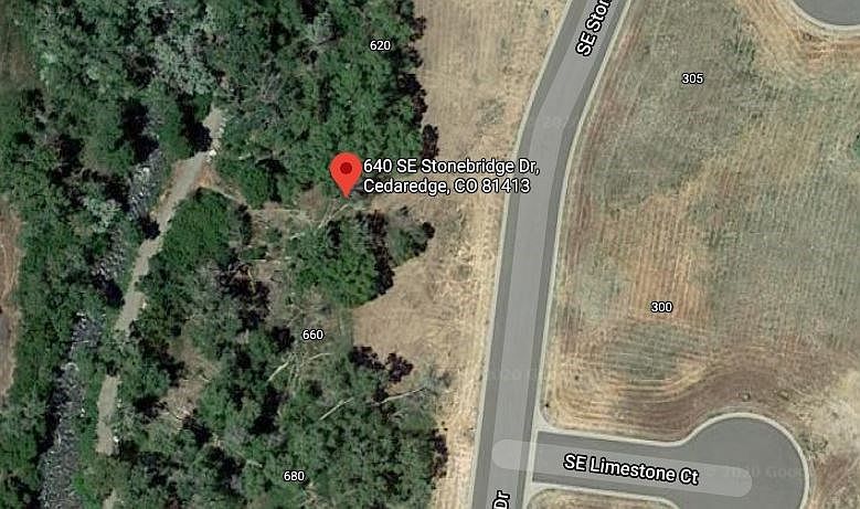 2nd image of 640 SE Stonebridge Dr