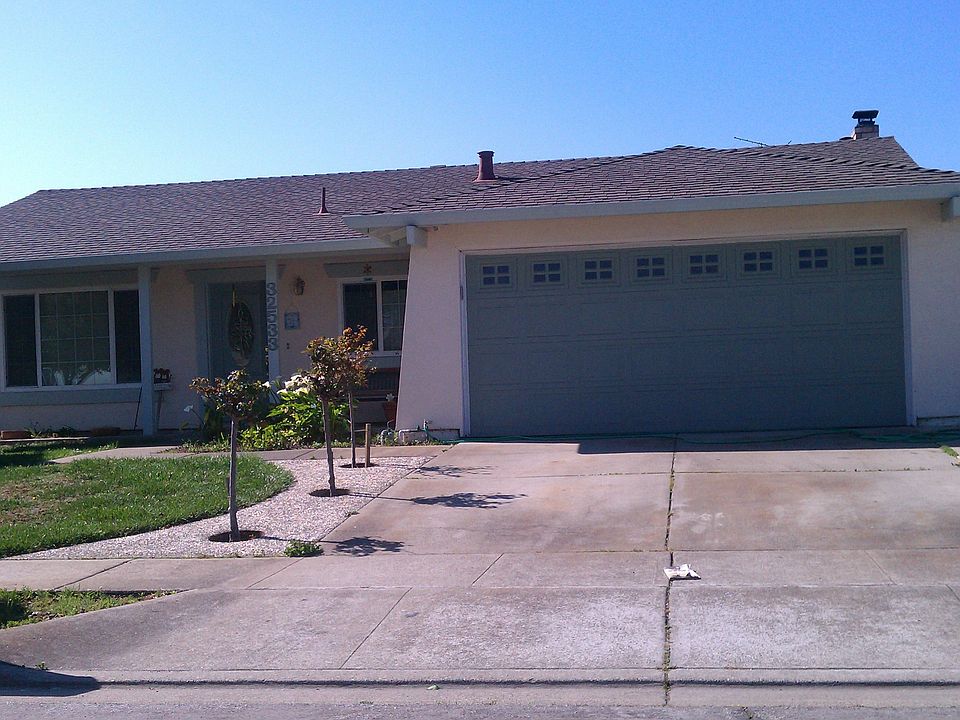 Front *2 Car Garage*