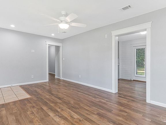 3rd image of 810 W Lakeview Ave