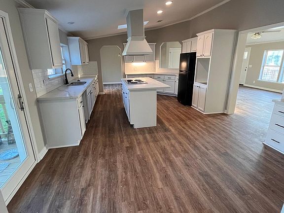 2nd image of 3615 Woodcock St