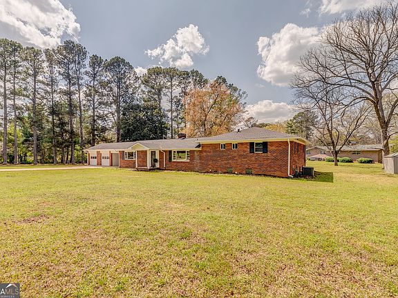 3rd image of 207 John Phillips Rd