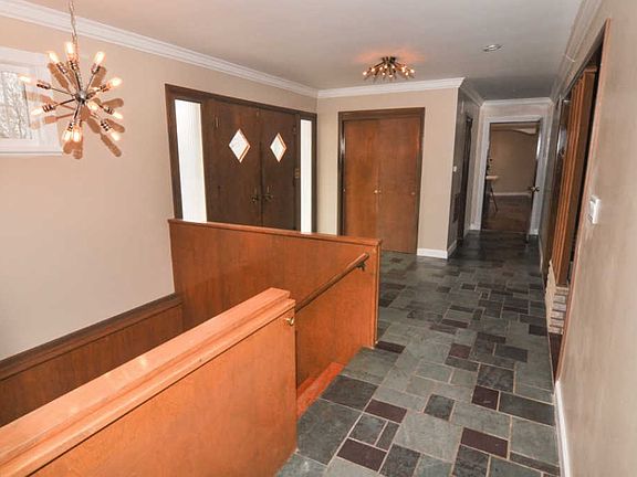 4th image of 1250 Meadowbrook Dr