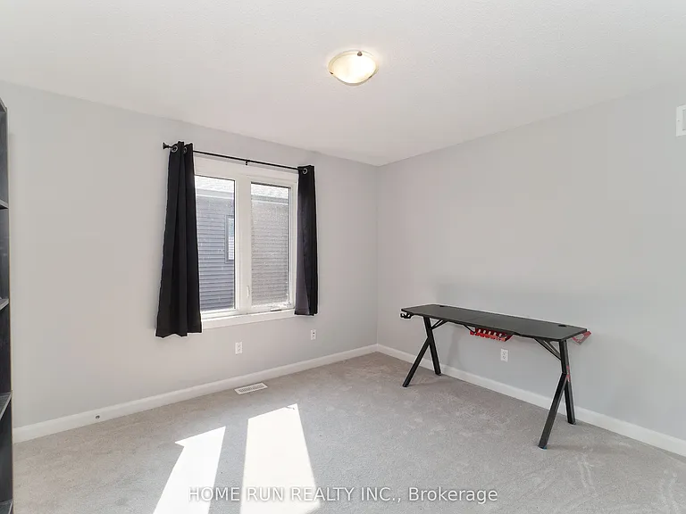 282 Nelson St E — Photo 28