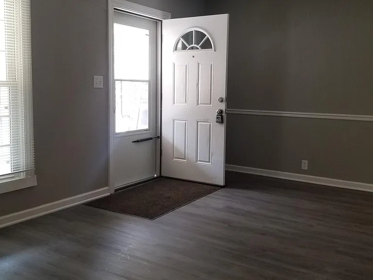 812 W Irving Ave — Photo 3