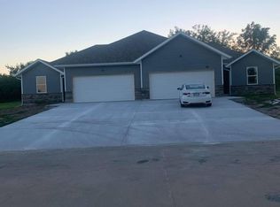 1825 S Lillian Ave, Bolivar, MO 65613