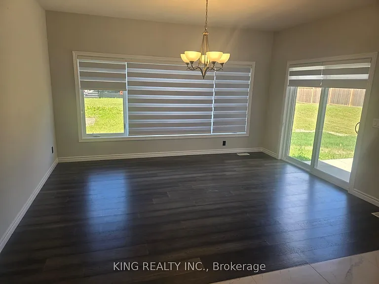 4087 Campbell St N — Photo 12