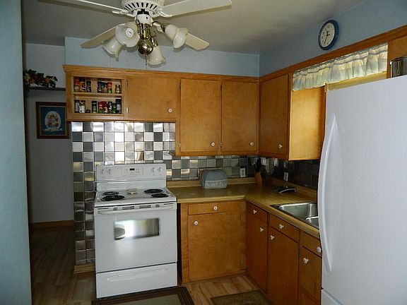 2nd image of 611 S 22nd Ave