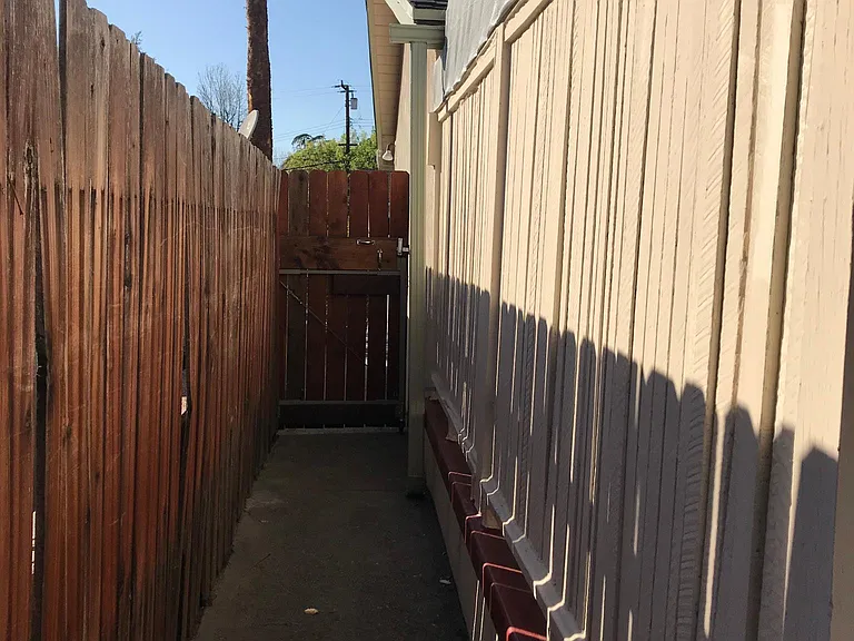 2590 Madison Ave — Photo 13
