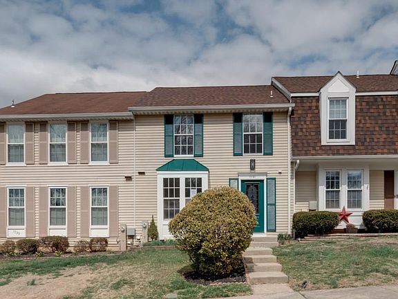 3rd image of 1737 Chesterfield Sq